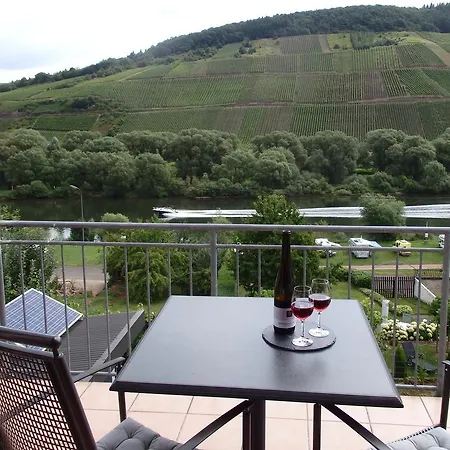 Nocleg ze śniadaniem Gastehaus Weingut Arns Reil