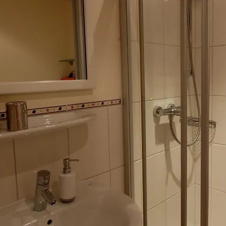 Gastehaus Weingut Arns Bed & Breakfast Reil